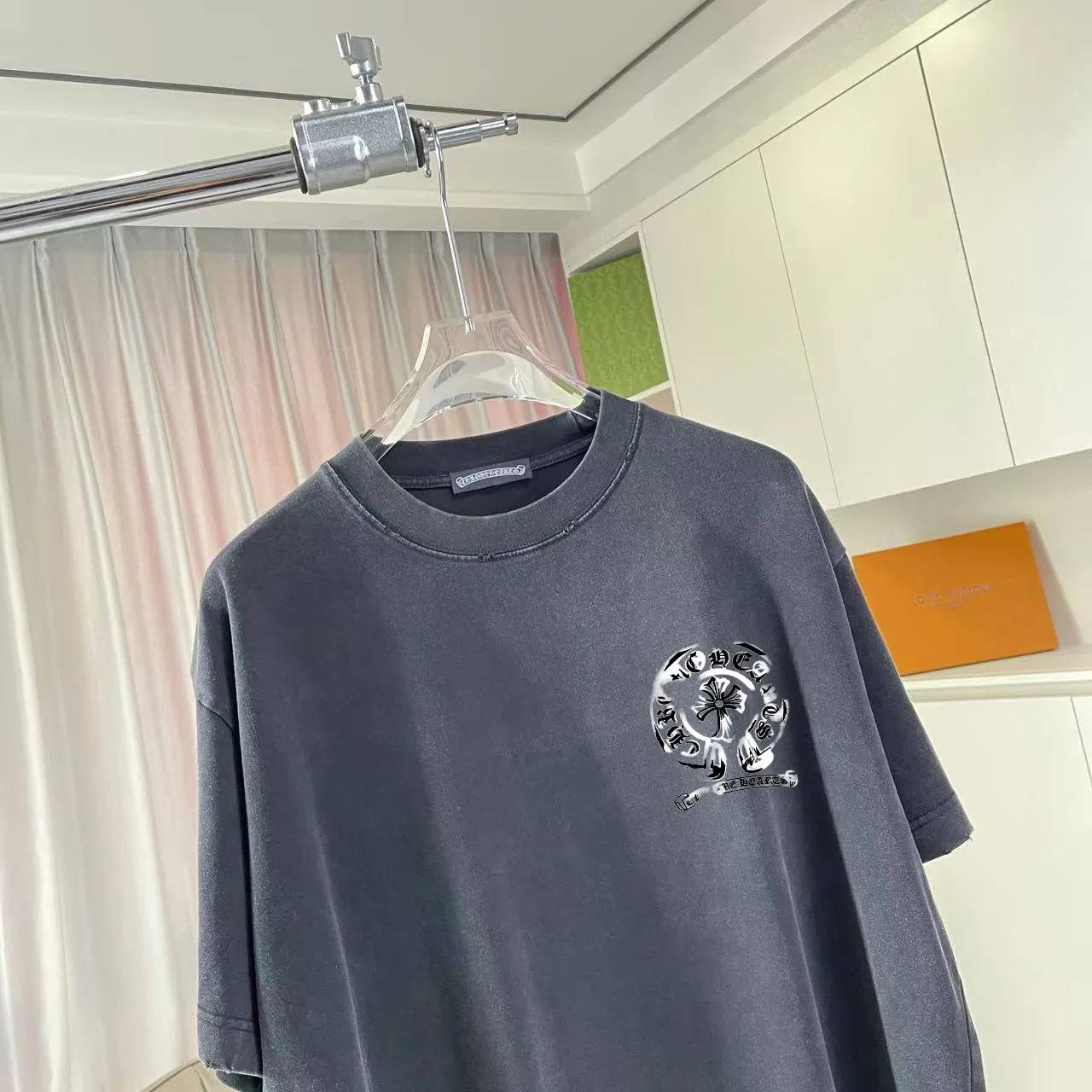 🅿️190 ch Crow* 2025 summer new style, washed, distressed, spray-painted, Sanskrit cross print, short-sleeved T-shirt, customized fabric 320g, same style for men and women, size: S M L XL XXL five sizes, color: black, white, gradient black, gradient red